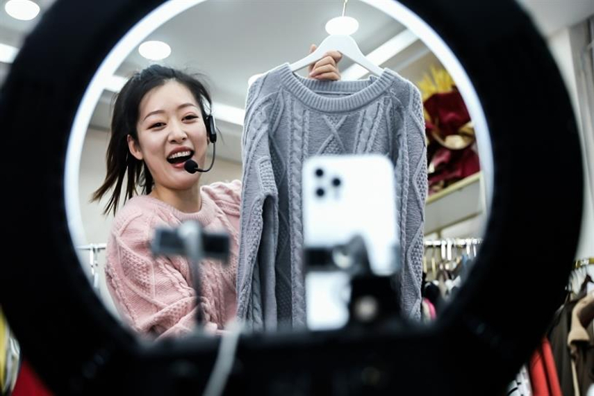 Giải mã sự tuột dốc của ZARA ở Trung Quốc: Thời trang nhanh hết thời, không chịu livestream bán hàng, quần áo nội địa Trung ngày càng xuất sắc - Ảnh 3.