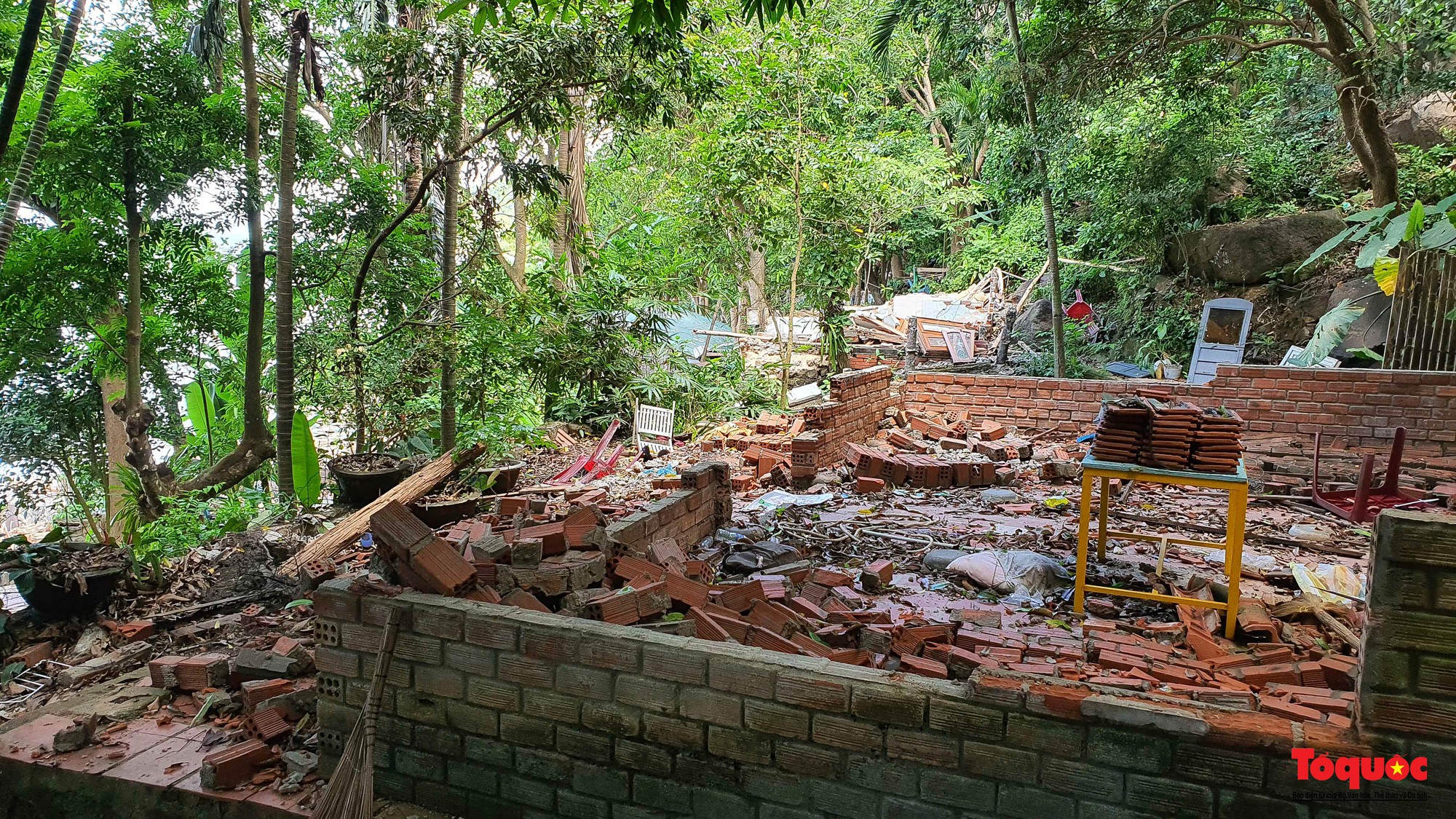 Hình ảnh nhà hàng xây trái phép trên bán đảo Sơn Trà bị tháo dỡ - Ảnh 14.