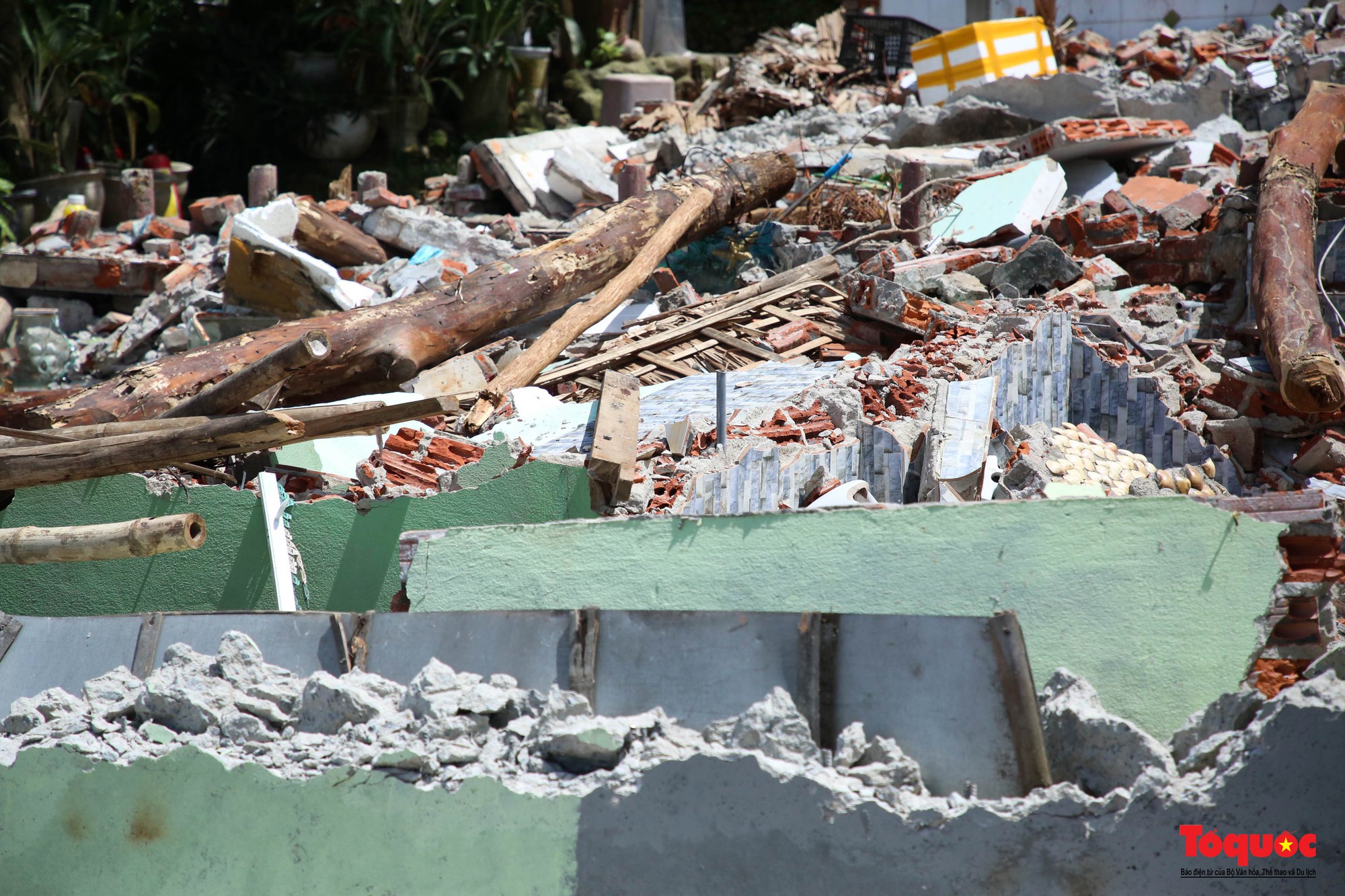 Hình ảnh nhà hàng xây trái phép trên bán đảo Sơn Trà bị tháo dỡ - Ảnh 12.