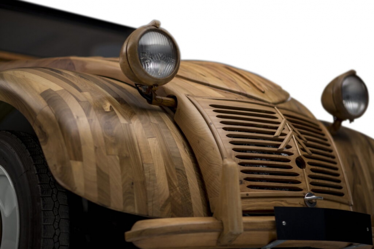 Ảnh chi tiết Citroen 2CV làm hoàn toàn bằng gỗ có giá 225.000 USD - Ảnh 2.