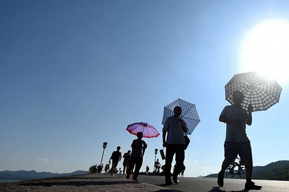 Nắng nóng kỷ lục tại miền Bắc Trung Quốc - Ảnh 1.