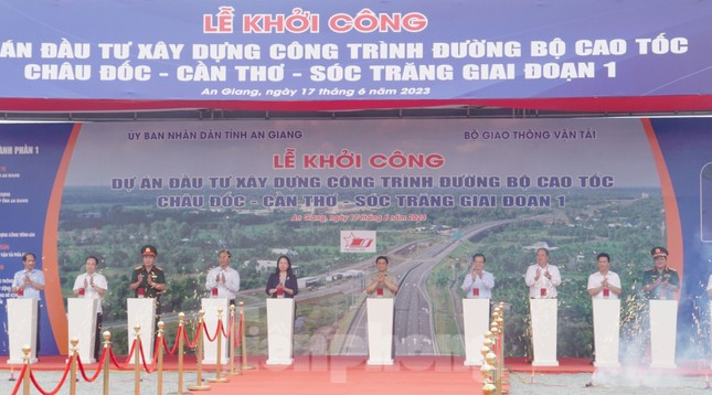 Thủ tướng phát lệnh khởi công dự án cao tốc dài nhất miền Tây - Ảnh 6.