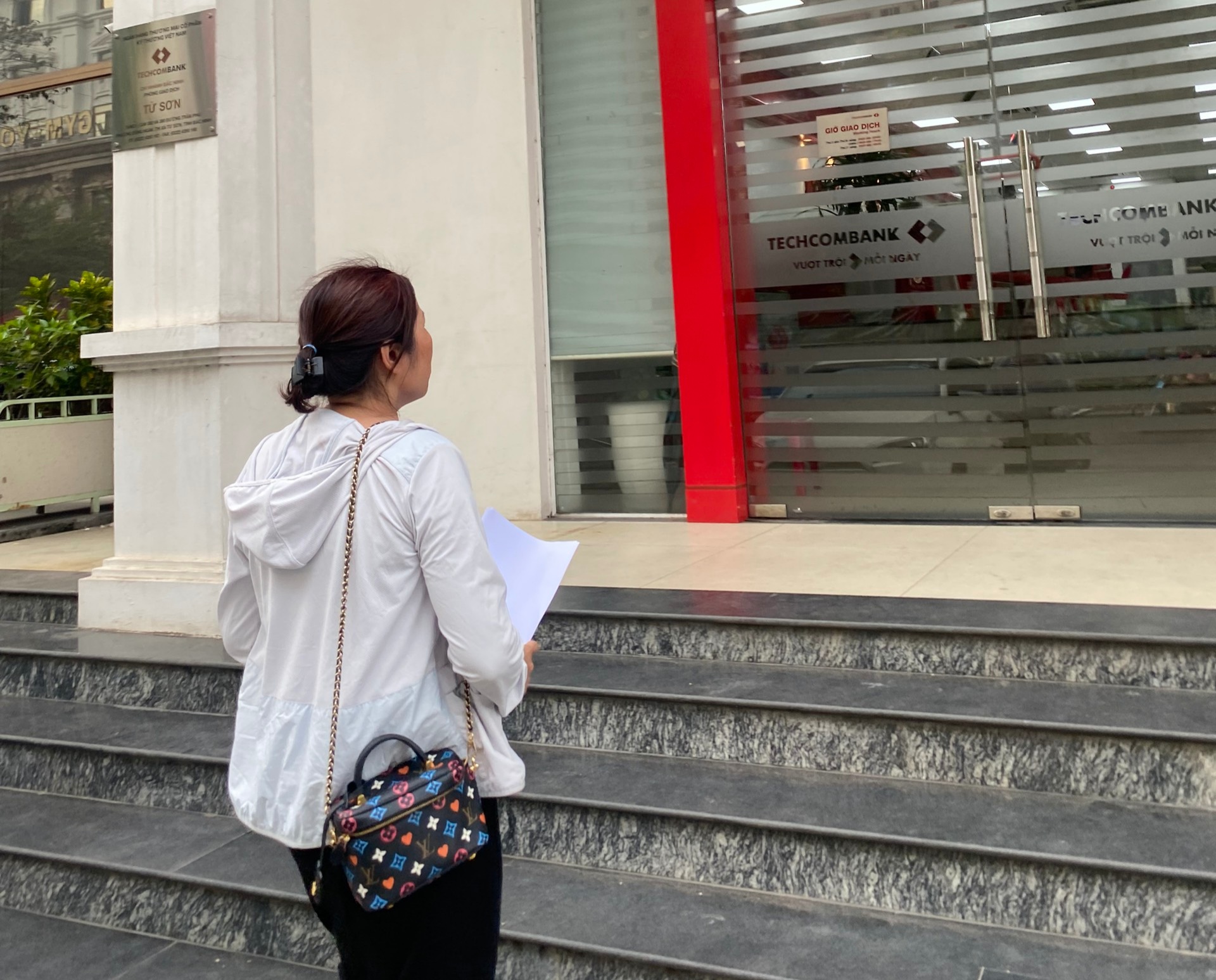 Vừa mở tài khoản ngân hàng, khách hàng bị mất ngay hơn 26 tỷ đồng - Ảnh 1. Vừa mở tài khoản ngân hàng, khách hàng bị mất ngay hơn 26 tỷ đồng - Ảnh 1.
