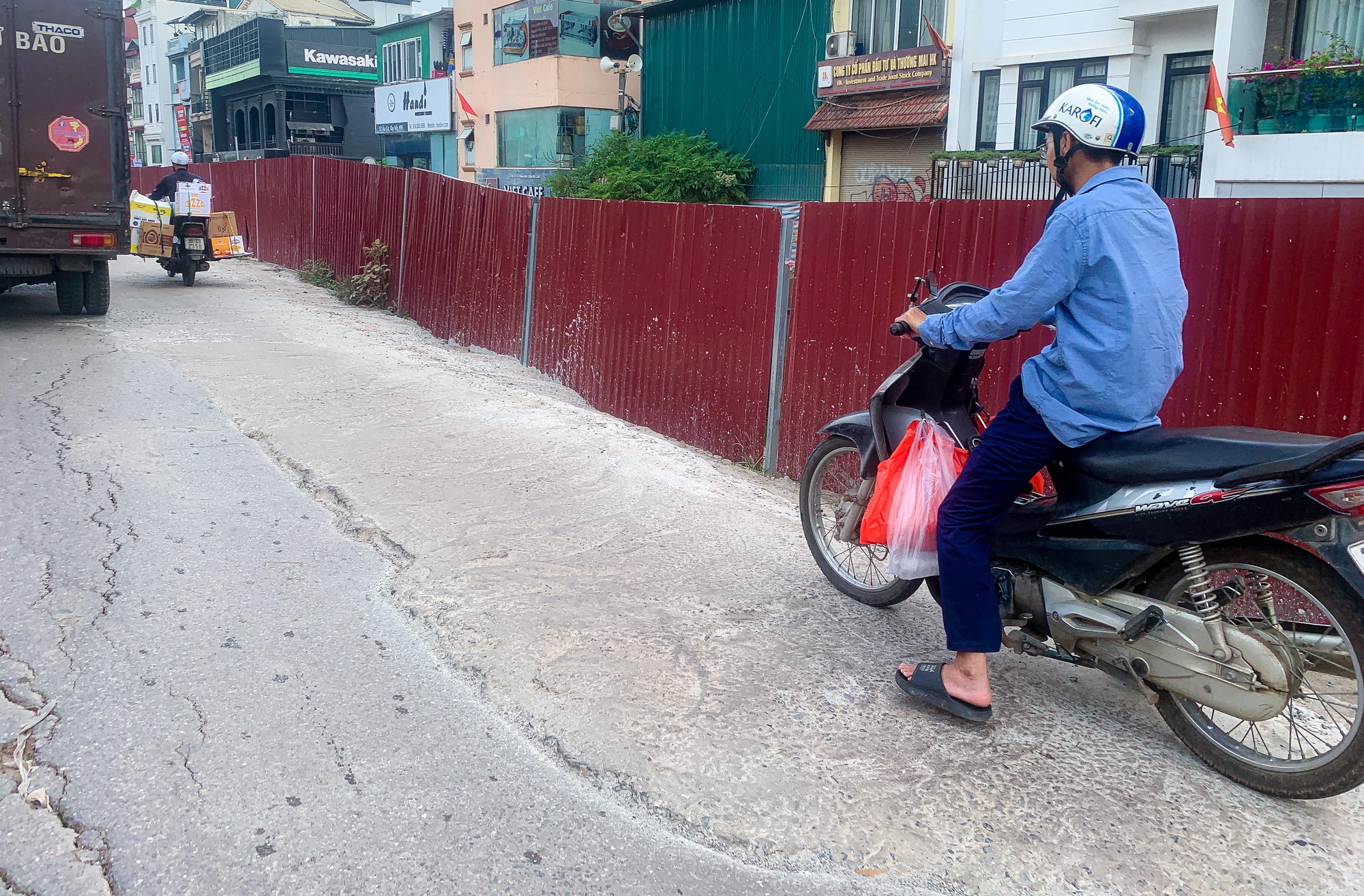 Mặt đường Âu Cơ nứt toác khi thi công dự án mở rộng đê - Ảnh 14.