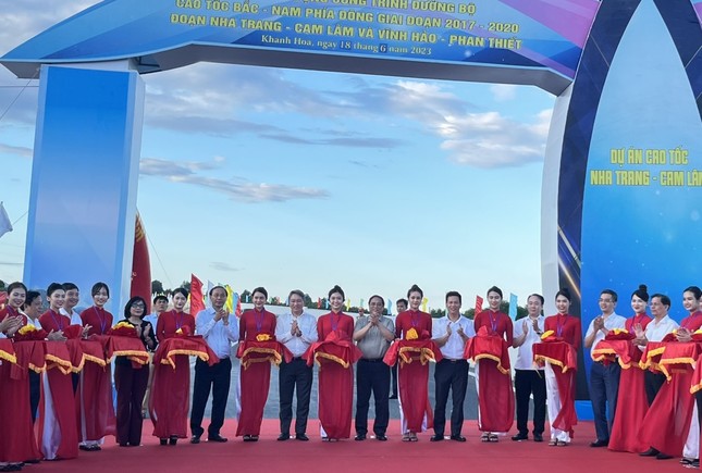 Thủ tướng dự khánh thành cao tốc Nha Trang - Cam Lâm, Vĩnh Hảo - Phan Thiết - Ảnh 1.