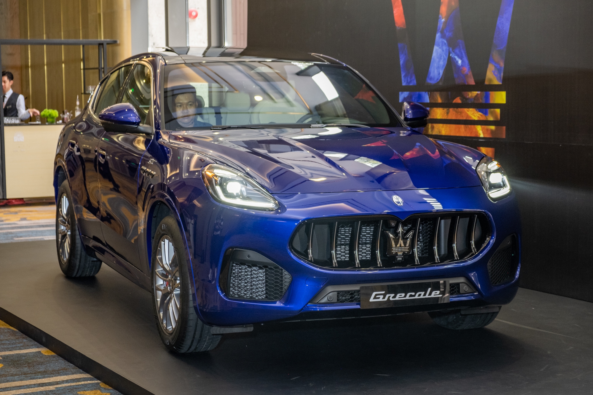 Chi tiết Maserati Grecale giá từ 4,2 tỷ đồng tại Việt Nam, lách khe cửa hẹp giữa Porsche Macan và Cayenne - Ảnh 1.