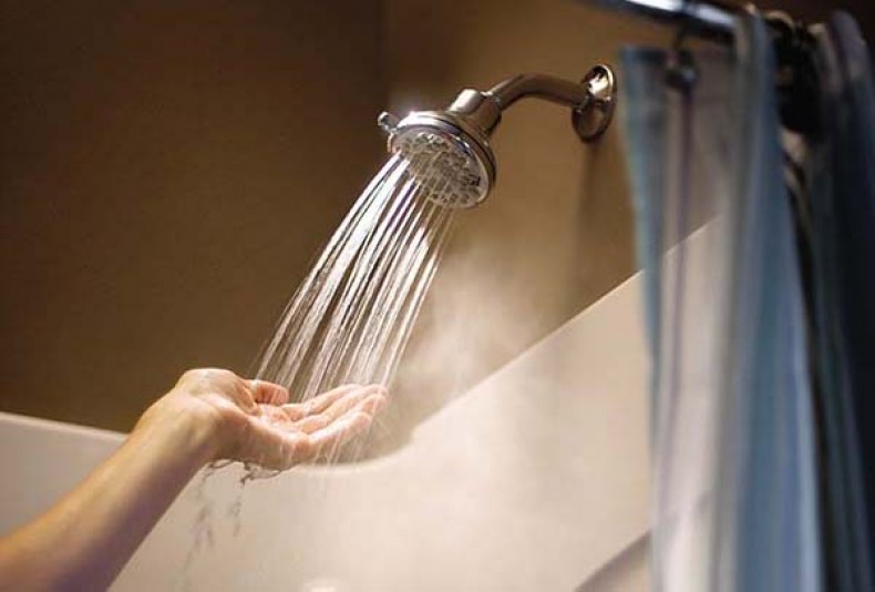 5 thói quen khi đi tắm phá sức khỏe phải bỏ ngay: Có đến 2 lỗi rơi vào buổi sáng    - Ảnh 1.