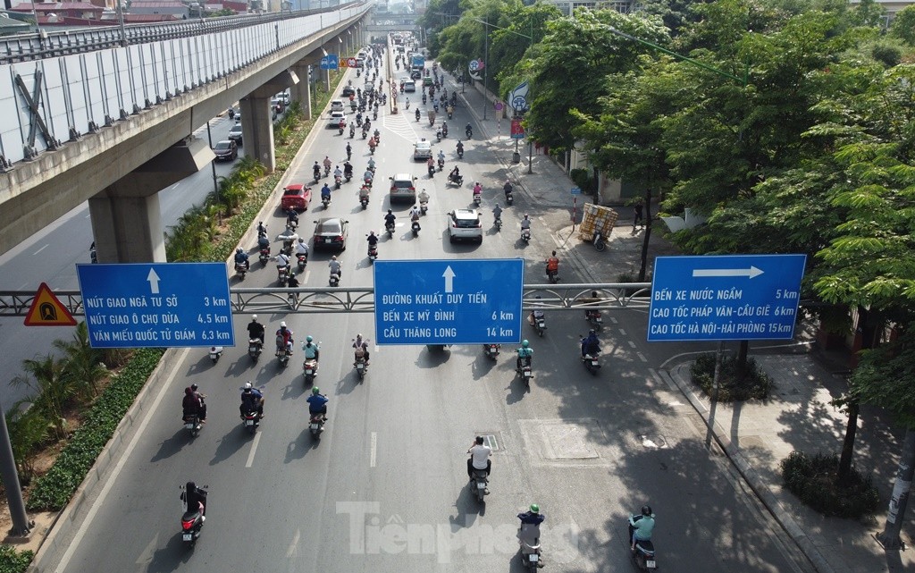 Rào đường thử nghiệm 5 ngày tại 8 'lô cốt' thi công trên đường Nguyễn Trãi - Ảnh 1.