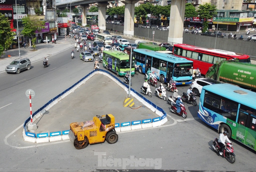 Rào đường thử nghiệm 5 ngày tại 8 'lô cốt' thi công trên đường Nguyễn Trãi - Ảnh 3.