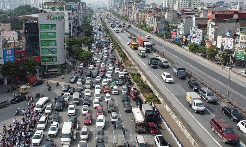 Rào đường thử nghiệm 5 ngày tại 8 'lô cốt' thi công trên đường Nguyễn Trãi - Ảnh 7.
