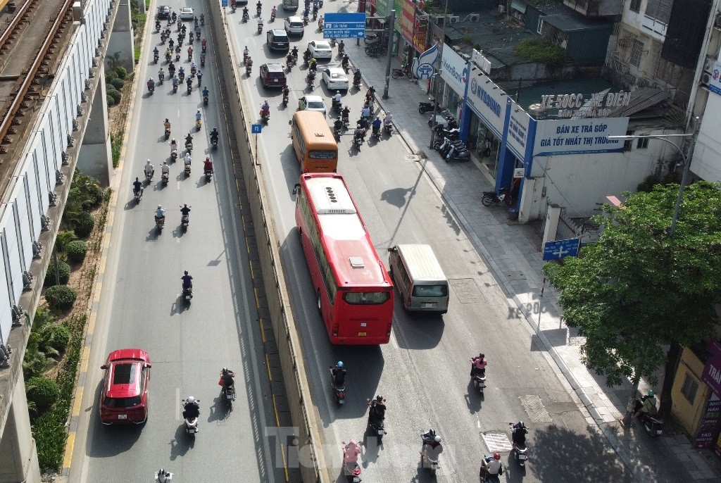 Rào đường thử nghiệm 5 ngày tại 8 'lô cốt' thi công trên đường Nguyễn Trãi - Ảnh 8.