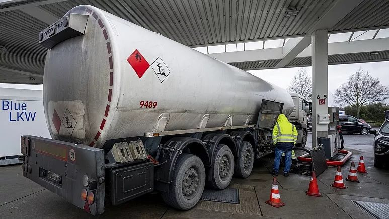 1 năm sau tuyên bố "cai nghiện" nhiên liệu Nga: EU cắt 90% đơn hàng nhưng vẫn phải nhập 10%  vì "bất đắc dĩ"? - Ảnh 1.