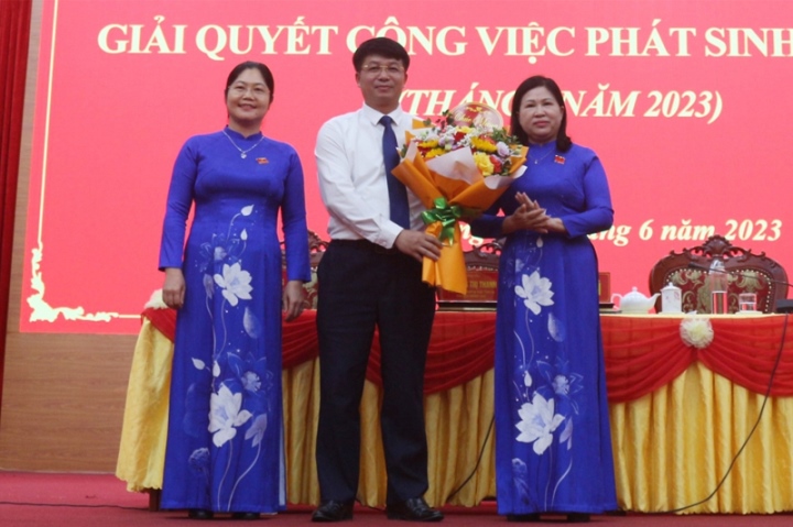 Phê chuẩn bầu Phó Chủ tịch UBND tỉnh Bắc Kạn đối với ông Nông Quang Nhất - Ảnh 1.