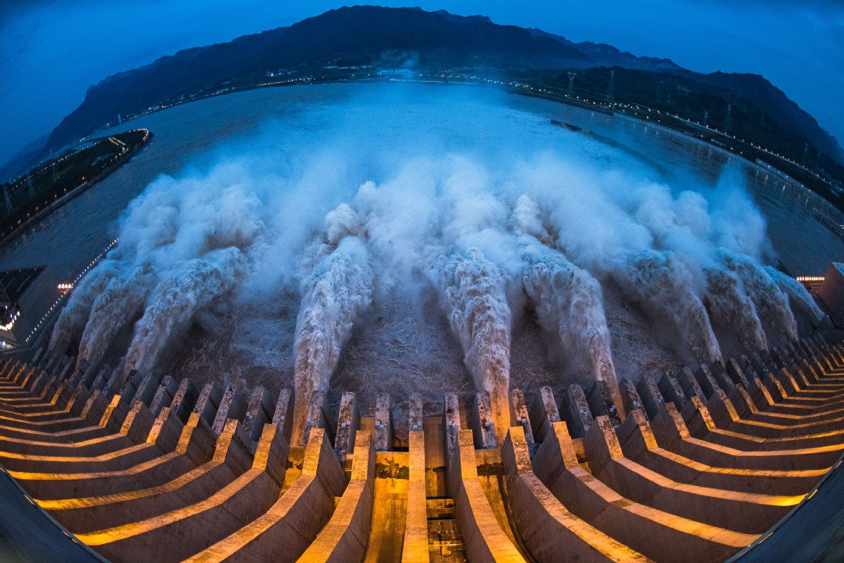 Trung Quốc “mệt nhoài” vì xây đập thuỷ điện: Sở hữu 98.000 con đập nhưng từng muốn phá bỏ gần nửa, nhiều nhà máy im lìm khi các dòng sông trơ đáy - Ảnh 1.