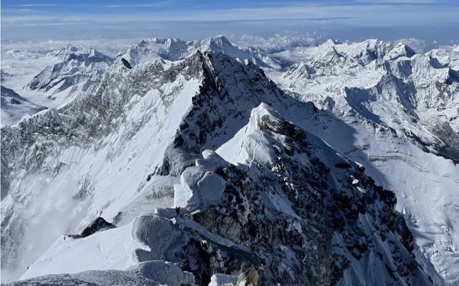 Trung Quốc phát hiện mỏ đất hiếm khổng lồ ở dãy núi Himalaya - Ảnh 1.
