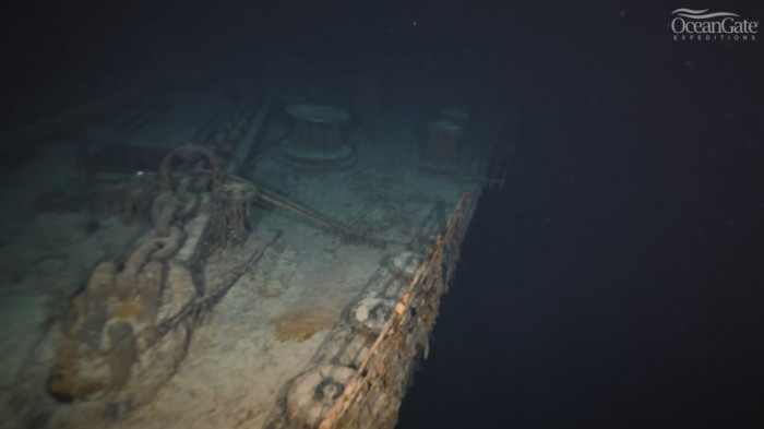 Cận cảnh con tàu Titanic huyền thoại bị bao trùm bởi vẻ u ám sau 111 năm nằm hàng ngàn mét dưới đại dương - Ảnh 4.
