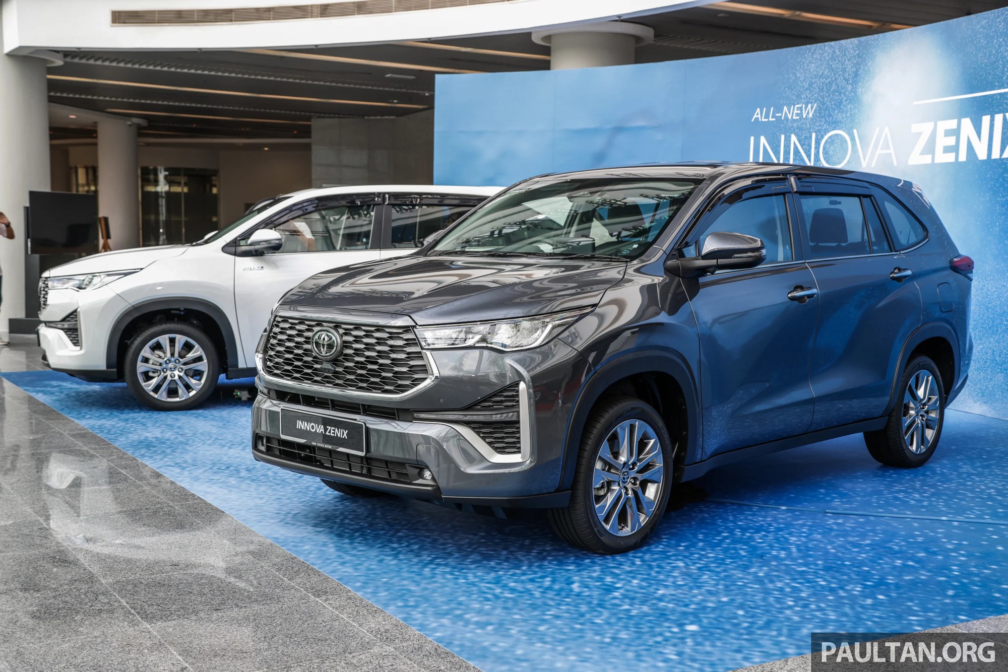 Toyota Innova đời mới chính thức ra mắt Malaysia, bản cũ sẽ được giữ lại trong khu vực với mỗi xe một nhiệm vụ riêng - Ảnh 1.
