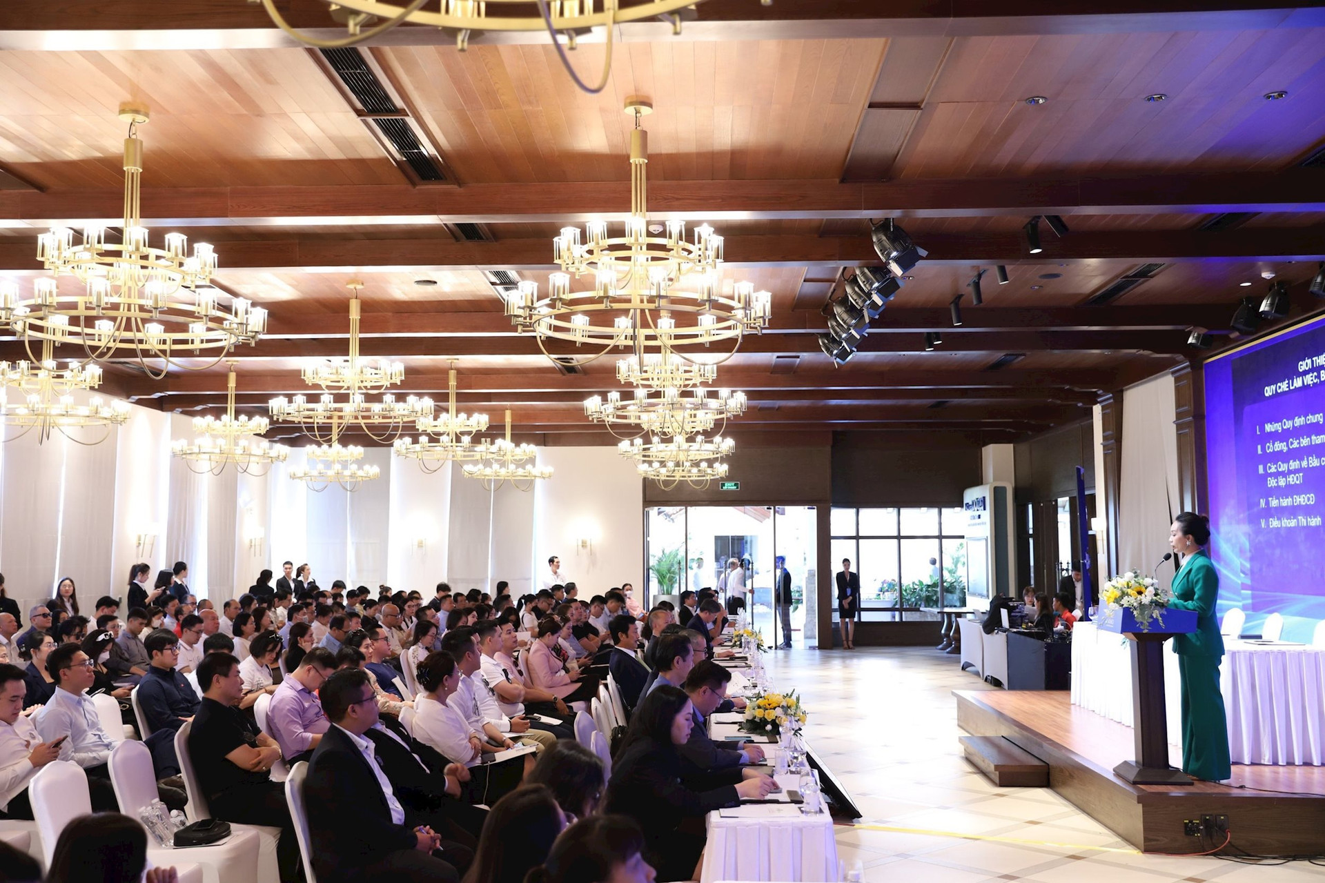 Chủ tịch Bùi Thành Nhơn: ĐHCĐ 2023 đặc biệt nhất trong 30 năm của Novaland, chúng tôi cam kết nỗ lực hành động bù đắp cho khách hàng, cổ đông - Ảnh 1.