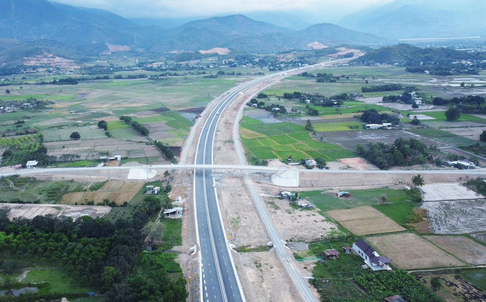 Cao tốc - cú hích mới cho kinh tế Khánh Hòa - Ảnh 2.