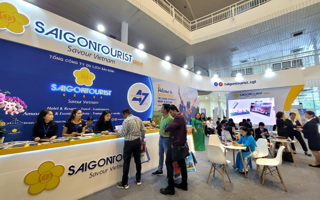 Kích giá cước gấp 10 lần ở sân bay Tân Sơn Nhất, hãng taxi Saigontourist bị xử phạt có liên quan gì đến ông lớn ngành du lịch Saigontourist Group? - Ảnh 2.