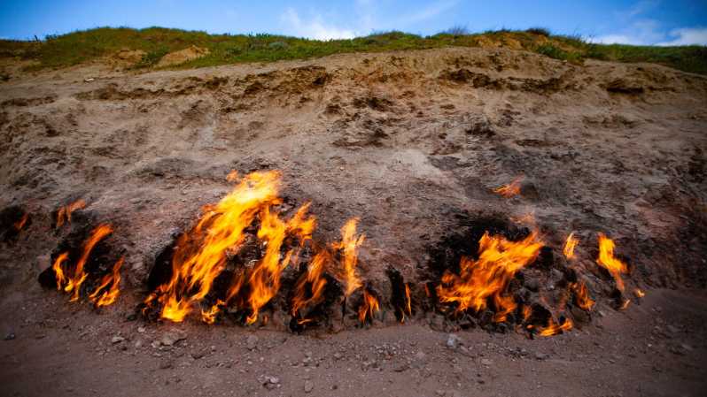 Ngọn lửa bí ẩn cháy suốt 4.000 năm bất kể gió mưa: Nguyên nhân sâu xa nằm trong lòng đất - Ảnh 2.