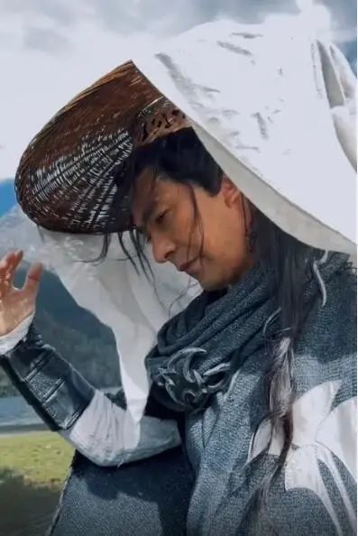 Khi Trung Quốc quảng bá du lịch: Đích thân Giám đốc Sở cưỡi ngựa trên thảo nguyên, mặc cổ trang kiếm hiệp, "diễn sâu" giữa tiết trời - 20 độ C - Ảnh 3.