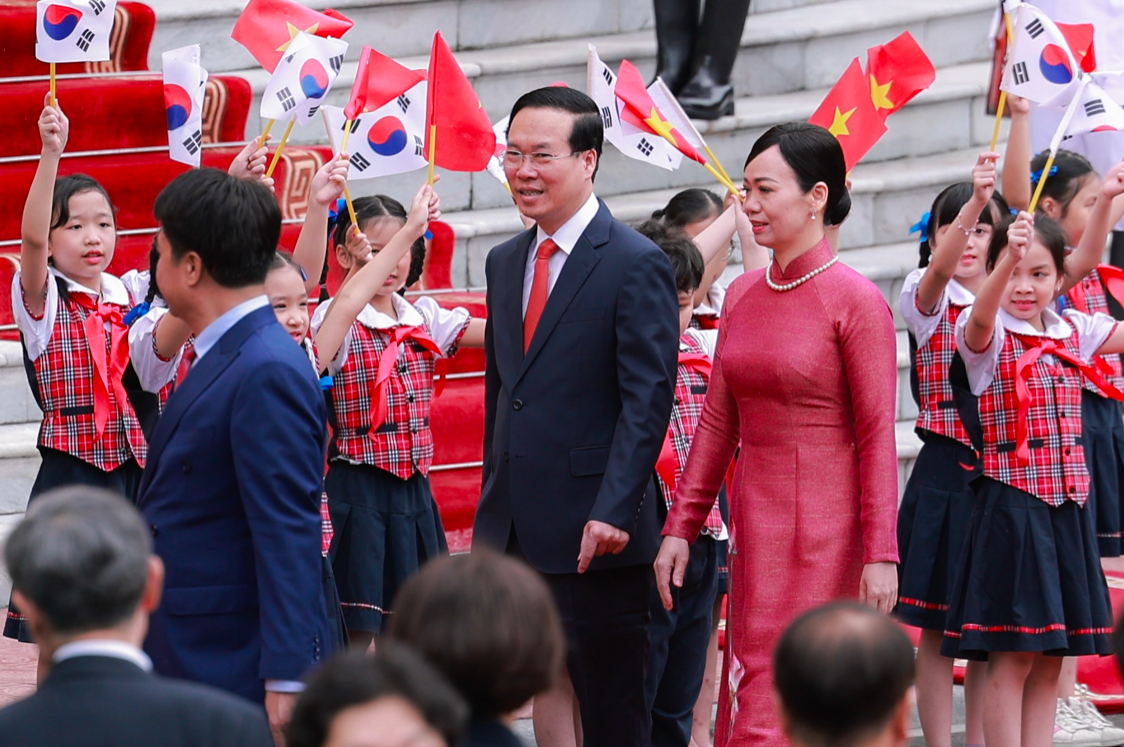 Chủ tịch nước Võ Văn Thưởng chủ trì lễ đón Tổng thống Hàn Quốc Yoon Suk Yeo - Ảnh 1.