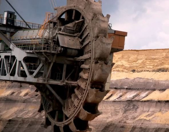 ‘Siêu cỗ máy’ tưởng chỉ có trong phim: Xúc nhanh gọn hơn 218 nghìn tấn đất mỗi ngày, chiều cao ‘khủng’ bằng tháp Big Ben, muốn sở hữu phải chi ít nhất 2,3 nghìn tỷ đồng - Ảnh 2.