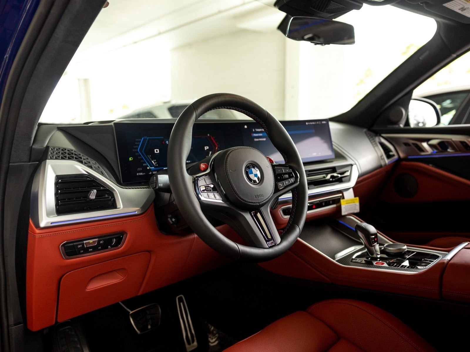 BMW XM giá dự kiến 12 tỷ đồng tại Việt Nam, vượt tầm để đấu siêu SUV Lamborghini Urus - Ảnh 3.
