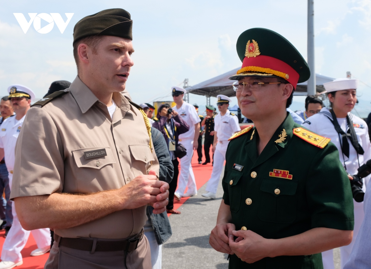 Đoàn tàu sân bay Hải quân Hoa Kỳ cập cảng Đà Nẵng, bắt đầu thăm Việt Nam 5 ngày - Ảnh 4.