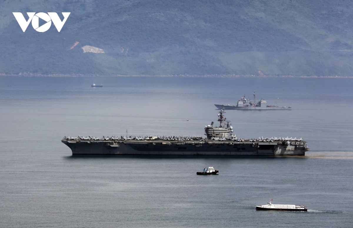 Đoàn tàu sân bay Hải quân Hoa Kỳ cập cảng Đà Nẵng, bắt đầu thăm Việt Nam 5 ngày - Ảnh 9.