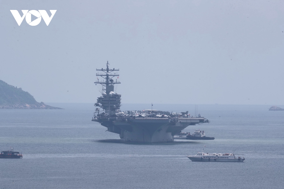 Đoàn tàu sân bay Hải quân Hoa Kỳ cập cảng Đà Nẵng, bắt đầu thăm Việt Nam 5 ngày - Ảnh 7.