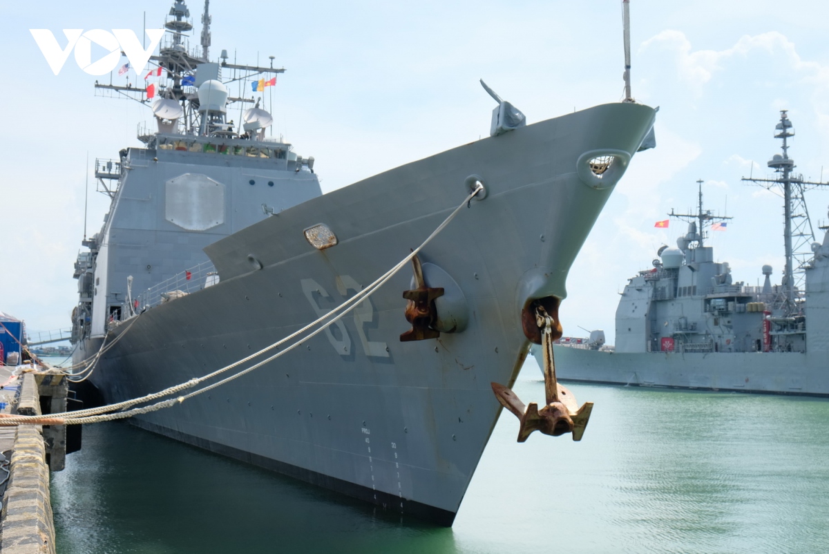 Đoàn tàu sân bay Hải quân Hoa Kỳ cập cảng Đà Nẵng, bắt đầu thăm Việt Nam 5 ngày - Ảnh 6.