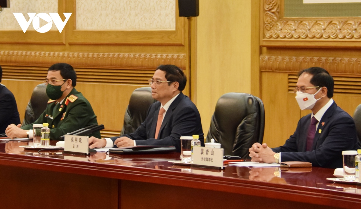Thủ tướng Trung Quốc đón Thủ tướng Việt Nam, chứng kiến lễ ký 6 văn kiện hợp tác - Ảnh 7.