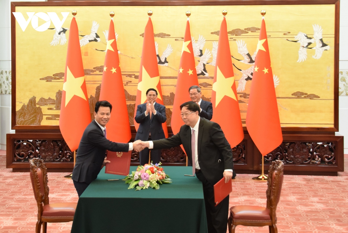 Thủ tướng Trung Quốc đón Thủ tướng Việt Nam, chứng kiến lễ ký 6 văn kiện hợp tác - Ảnh 9.