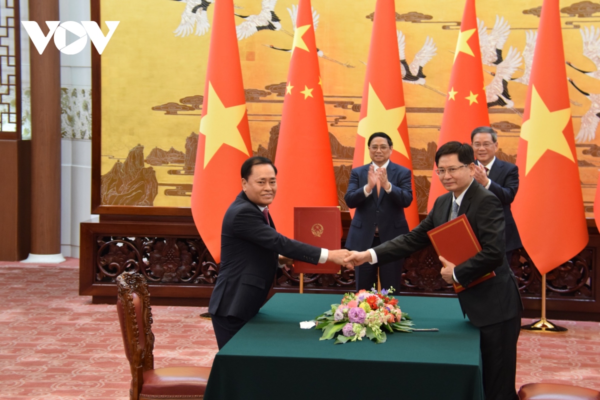 Thủ tướng Trung Quốc đón Thủ tướng Việt Nam, chứng kiến lễ ký 6 văn kiện hợp tác - Ảnh 8.