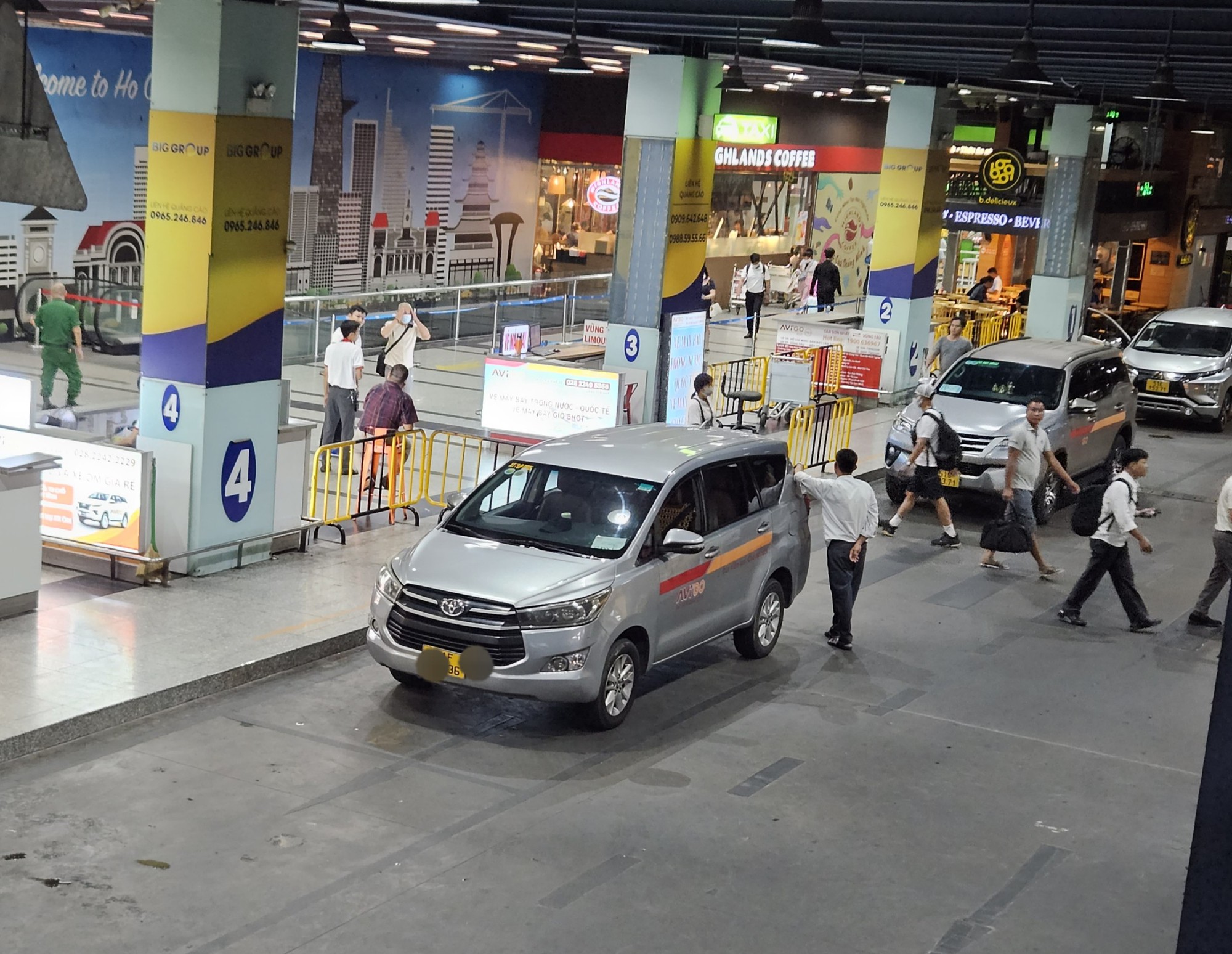 Vụ hãng taxi bị tạm ngừng hoạt động ở sân bay Tân Sơn Nhất: Kiểm định lại đồng hồ taxi - Ảnh 2.