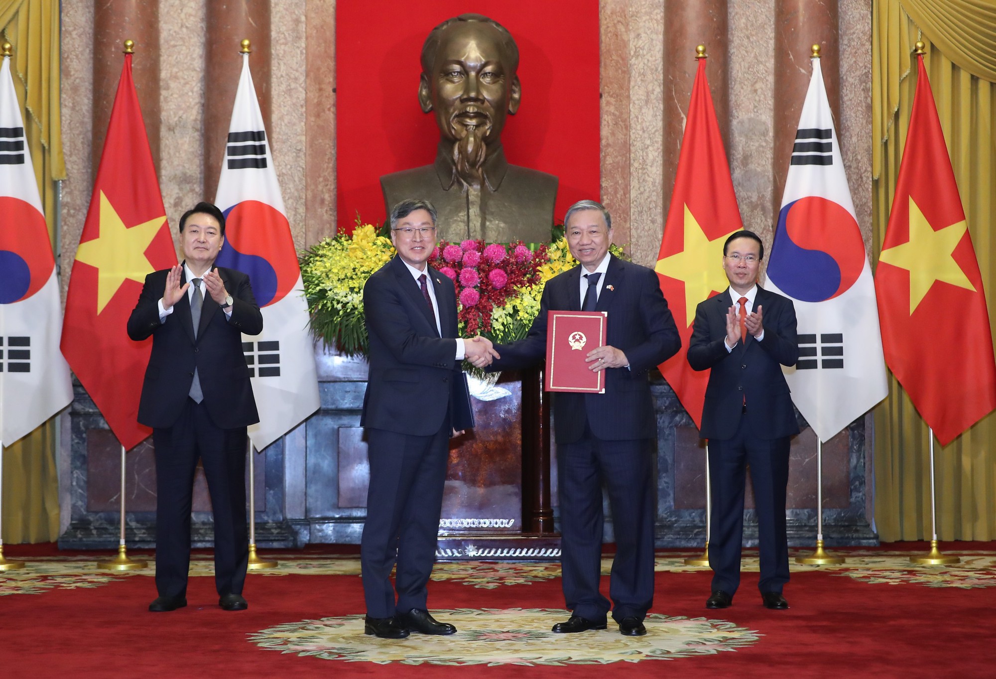 Chi tiết 17 văn kiện hợp tác được ký kết trong chuyến thăm của Tổng thống Hàn Quốc - Ảnh 1.