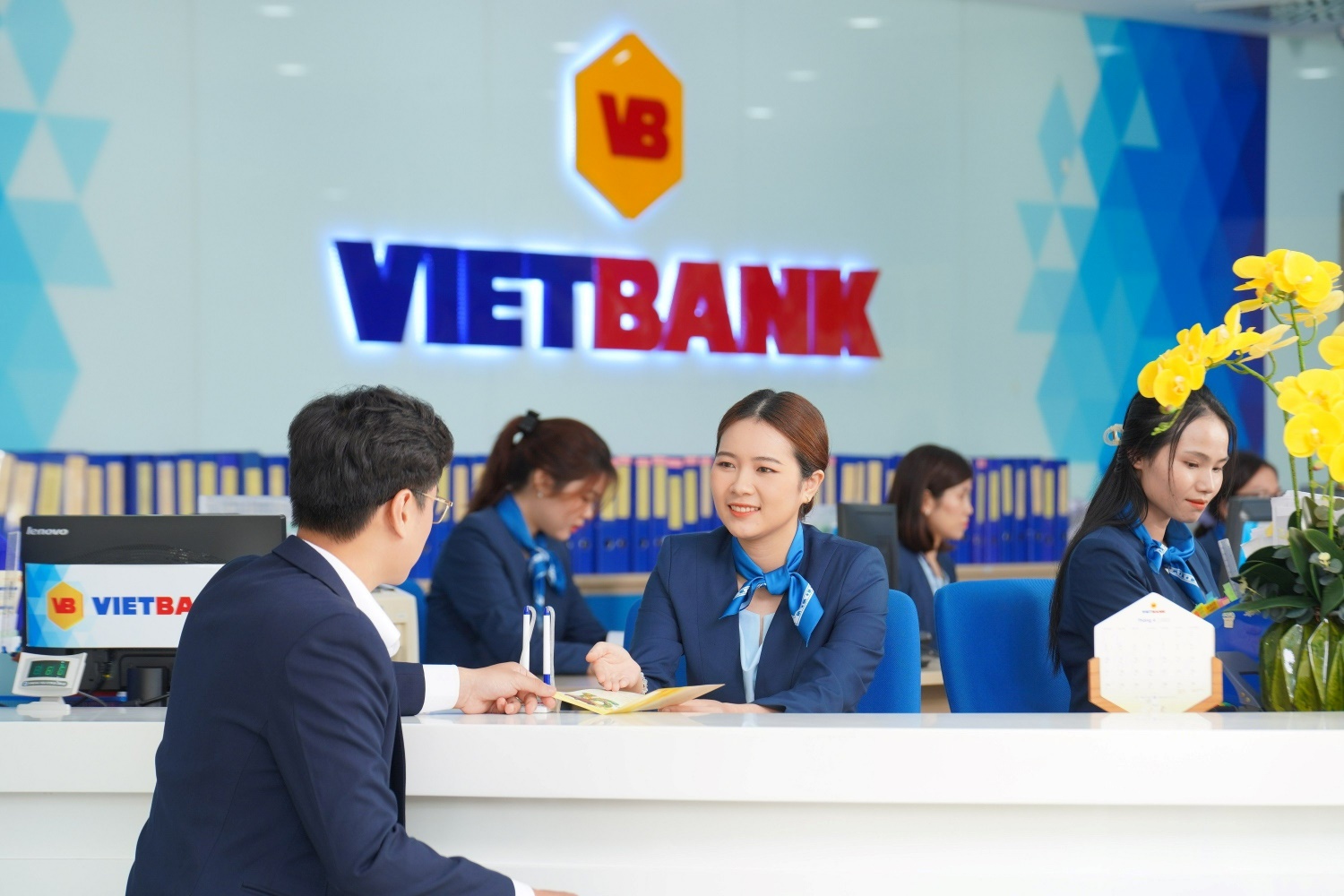 Vietbank gia tăng số hóa, dành nhiều ưu đãi cho hộ kinh doanh, tiểu thương - Ảnh 1.