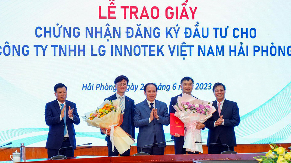 Tập đoàn LG rót thêm 1 tỷ USD vào nhà máy trong KCN ở Hải Phòng - Ảnh 1.