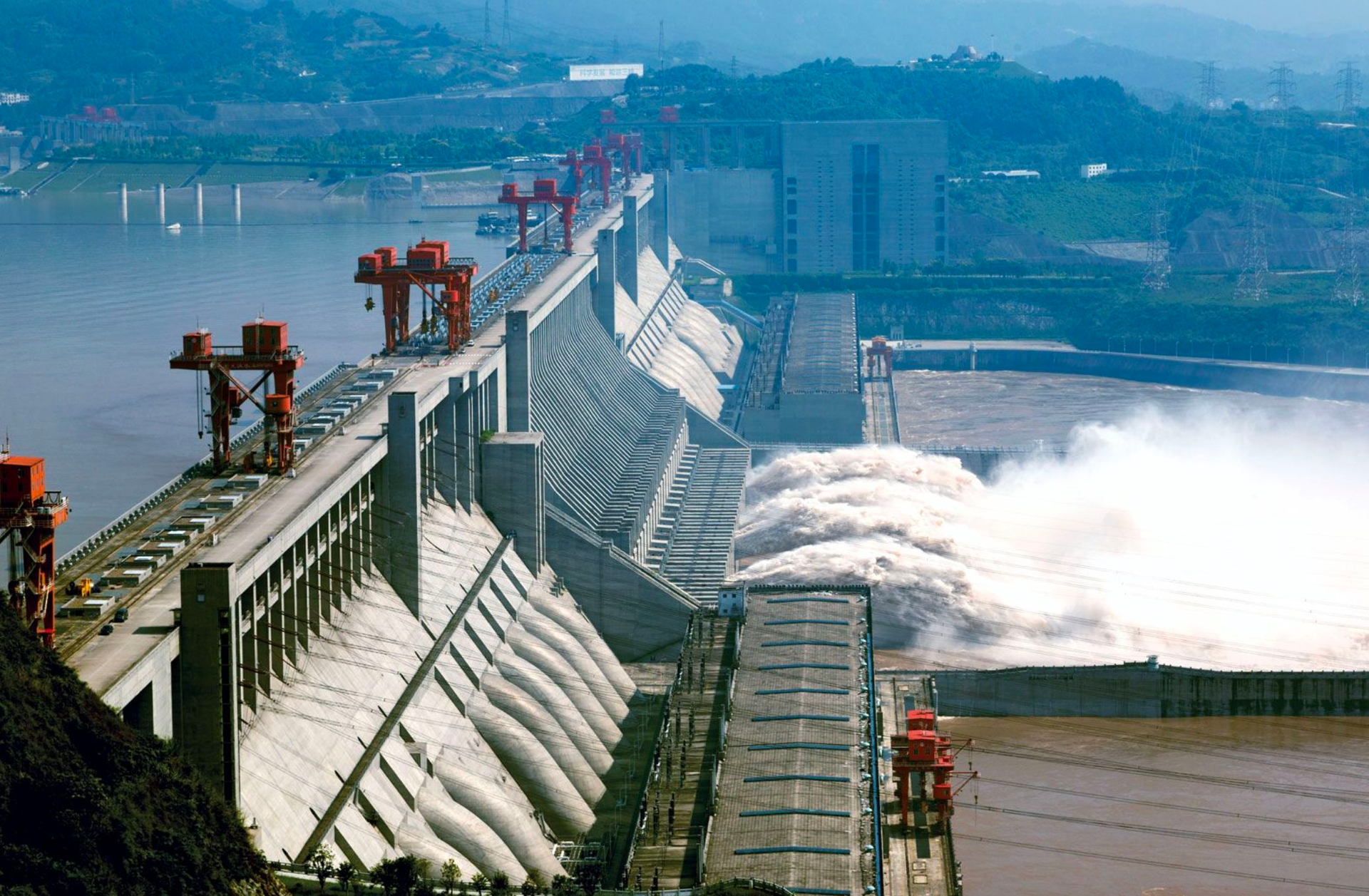Quốc gia cạnh Việt Nam sở hữu nguồn thuỷ điện lớn nhất thế giới chưa được khai thác: Đủ nguồn cung cho hơn 400.000 hộ, chuẩn bị xây con đập lớn nhất thế giới - Ảnh 1.