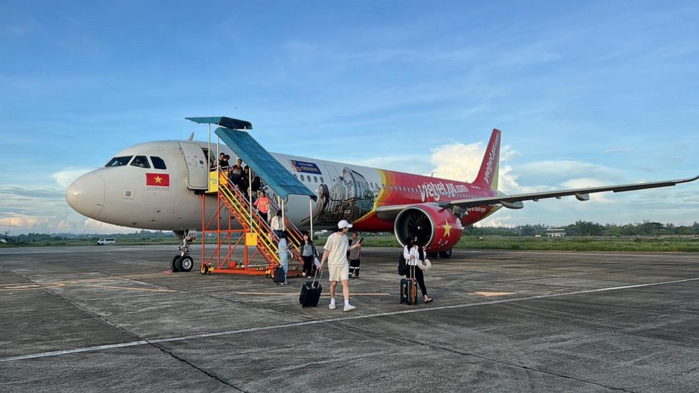 Máy bay từ Incheon đi Phú Quốc hạ cánh xuống Philippines - Ảnh 1.