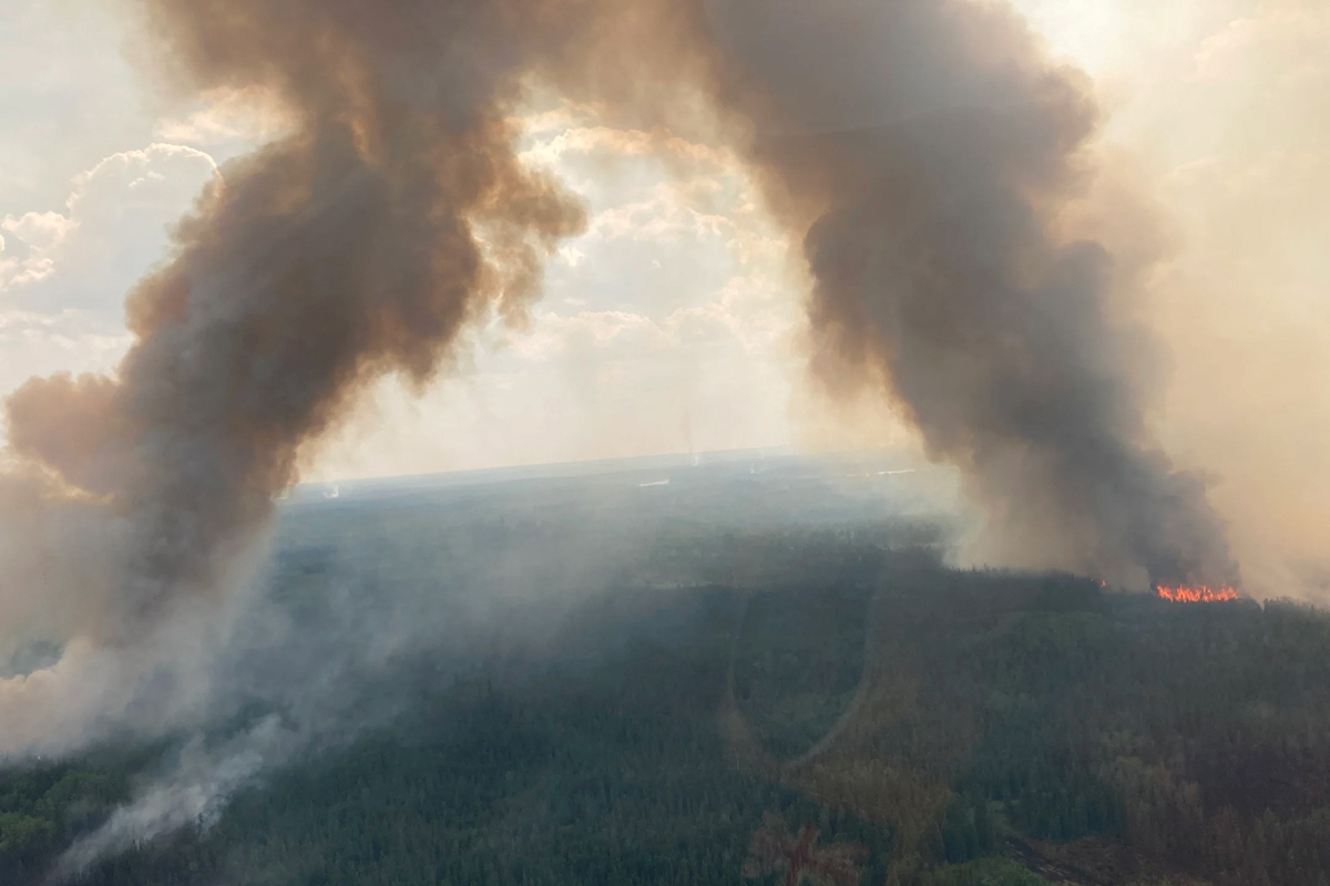 Mùa cháy rừng tồi tệ ở Canada - Ảnh 1.