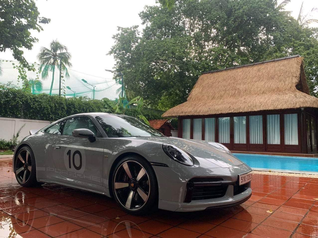 Sau màn đập hộp của Cường Đô la, đến lượt siêu phẩm Porsche 911 Sport Classic của &quot;ông trùm cà phê&quot; Đặng Lê Nguyên Vũ lộ diện - Ảnh 1.