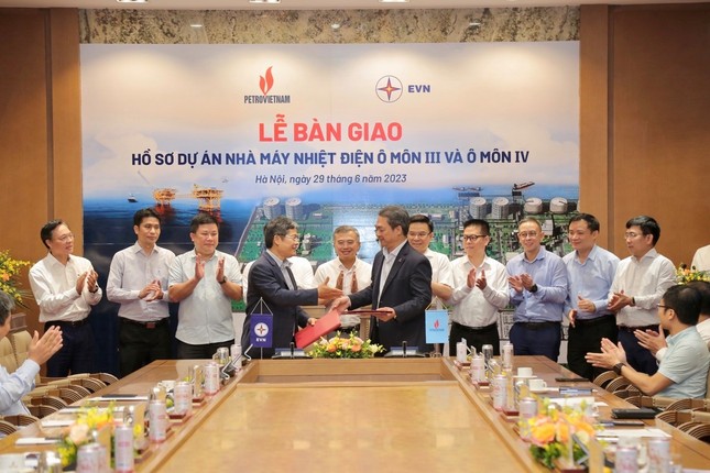 Petrovietnam tiếp nhận bàn giao hồ sơ Dự án Nhà máy Nhiệt điện Ô Môn III và Ô Môn IV - Ảnh 3.