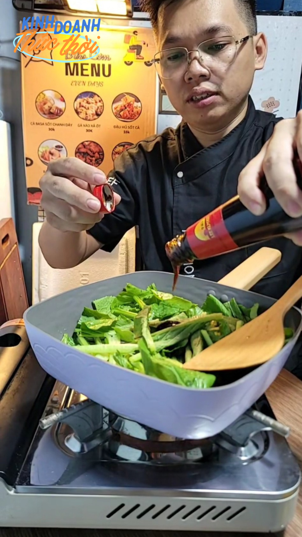 Anh chàng từng học đầu bếp ở Hàn Quốc tự nấu cơm trưa chạy đi bán dạo cho dân văn phòng khắp trung tâm TP.HCM - Ảnh 5.