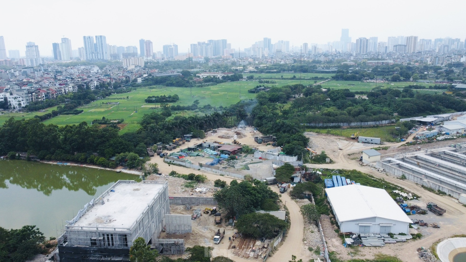 Toàn cảnh công viên Chu Văn An sau 7 năm quy hoạch vẫn ngổn ngang - Ảnh 4.