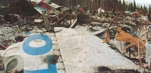 Cho con vào buồng lái chơi, phi công khiến máy bay lao xuống núi, 75 hành khách thiệt mạng - Ảnh 4.