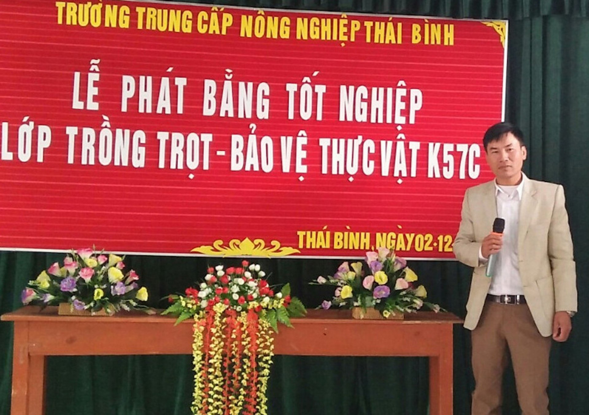 Những thí sinh đặc biệt trong kỳ thi tốt nghiệp 2023 khiến cộng đồng ngả mũ thán phục - Ảnh 4.