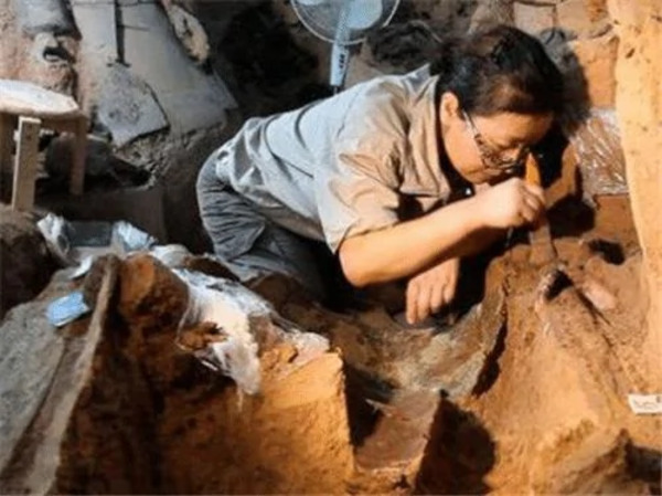 Vì sao các nhà khảo cổ lại sợ “trứng gà” khi khai quật mộ cổ? - Ảnh 2.